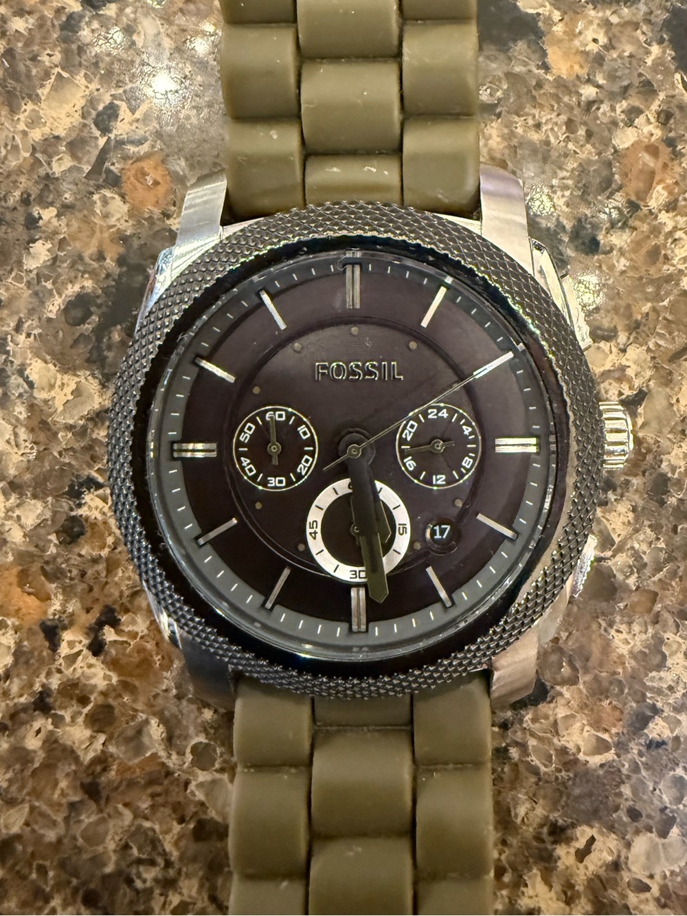 Fossil Men's chronograph watch, FS4597 stainless steel case with olive dial. EUC